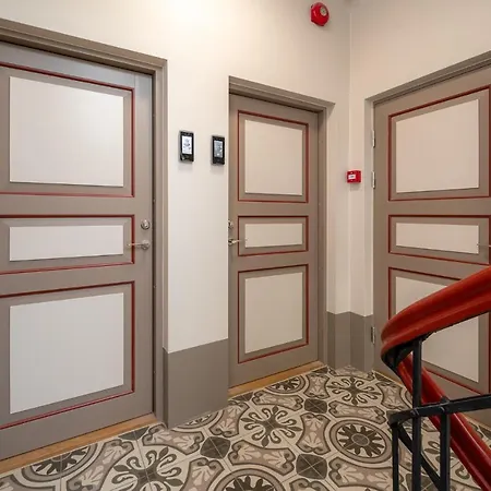 아파트 Brand New, Cozy And Quiet 1 Bedroom Apartment, Free Parking