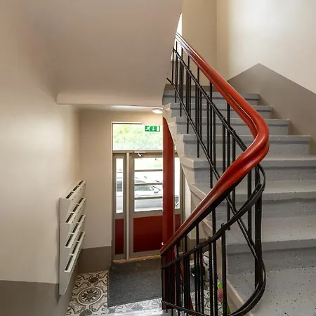 Brand New, Cozy And Quiet 1 Bedroom Apartment, Free Parking 아파트 *