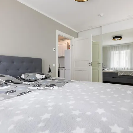 Brand New, Cozy And Quiet 1 Bedroom Apartment, Free Parking Lägenhet *