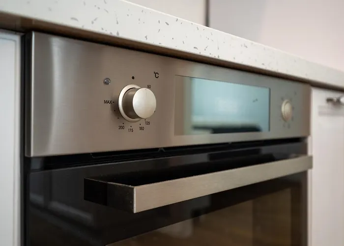 Brand New, Cozy And Quiet 1 Bedroom Apartment, Free Parking Lägenhet *