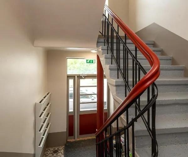 Brand New, Cozy And Quiet 1 Bedroom Apartment, Free Parking Lägenhet *