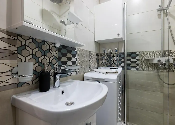 Brand New, Cozy And Quiet 1 Bedroom Apartment, Free Parking Lägenhet *