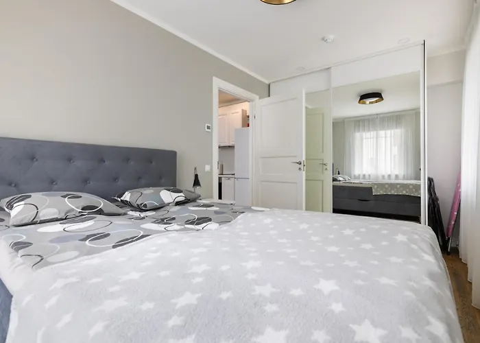 Brand New, Cozy And Quiet 1 Bedroom Apartment, Free Parking Lägenhet *