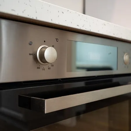 Brand New, Cozy And Quiet 1 Bedroom Apartment, Free Parking Apartment *